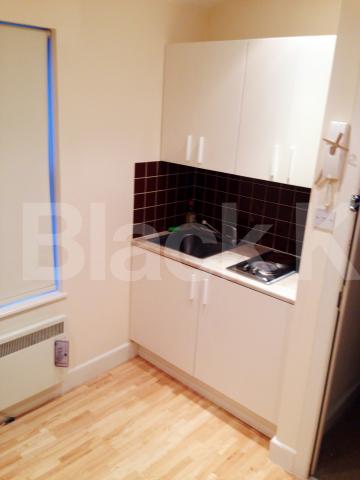 			LET, Studio Apartment, 1 bath, 1 reception Studio			 Queenstown Road, Battersea